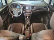 ✅ 2020 Buick Encore Preferred • VIN: KL4CJESB6LB326748 • Lot: 70831245. Wystawiony na Copart z przebiegiem 98 750 mil. Bezpłatny archiwum sprzedaży aukcyjnych z USA i szczegółowy raport historii pojazdu na DreamBid. Zdjęcie 8.