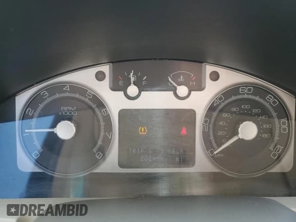 ✅ 2008 Mercury Mariner • VIN: 4M2CU91178KJ04136 • Lot: 60234715. Listed on Copart with 202,444 mi. Free auction sales archive from the USA and detailed vehicle history report at DreamBid. Image 9.