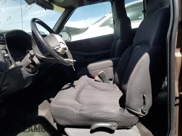 ✅ 2003 Chevrolet S-10 LS • VIN: 1GCCS19X038106564 • Лот: 46473045. Опубликован ранее на Copart с пробегом 159 955 миль. Бесплатный доступ к архиву аукционных продаж из США и подробный отчёт об истории автомобиля на DreamBid. Изображение 7.