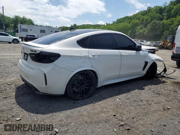 ✅ 2019 BMW X6 M • VIN: 5YMKW8C55K0Y75064 • Lot: 62724255. Listed on Copart with 39,327 mi. Free auction sales archive from the USA and detailed vehicle history report at DreamBid. Image 3.