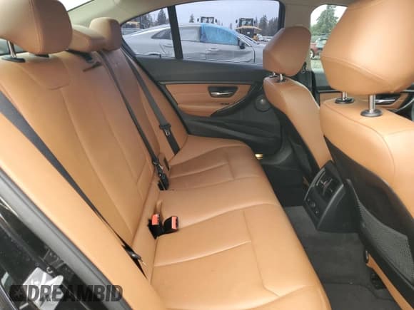 ✅ 2015 BMW 3 Series 328i xDrive • VIN: WBA3B5G57FNS12196 • Лот: 91198535. Опубликован ранее на Copart с пробегом 96 934 миль. Бесплатный доступ к архиву аукционных продаж из США и подробный отчёт об истории автомобиля на DreamBid. Изображение 10.