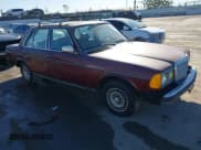 ✅ 1985 Mercedes-Benz 300 • VIN: WDBAB33CXFA213058 • Lot: 43833384. Listed on IAAI with 168,329 mi. Free auction sales archive from the USA and detailed vehicle history report at DreamBid. Image 1.