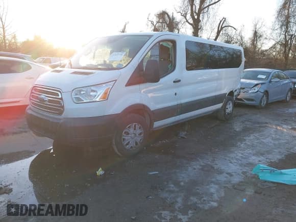 ✅ 2017 Ford Transit XL • VIN: 1FBZX2ZM6HKB15369 • Lot: 41422736. Wystawiony na IAAI z przebiegiem 159 105 mil. Bezpłatny archiwum sprzedaży aukcyjnych z USA i szczegółowy raport historii pojazdu na DreamBid. Zdjęcie 2.