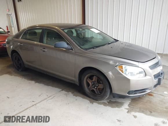 2011 Chevrolet Malibu 1FL z VIN 1G1ZA5EU4BF338359, wystawiony jako IAAI lot #43555052 z przebiegiem 185 824 mil mil oraz . Historia ofert i sprzedaży dostępna na DreamBid. Obrazek 1.