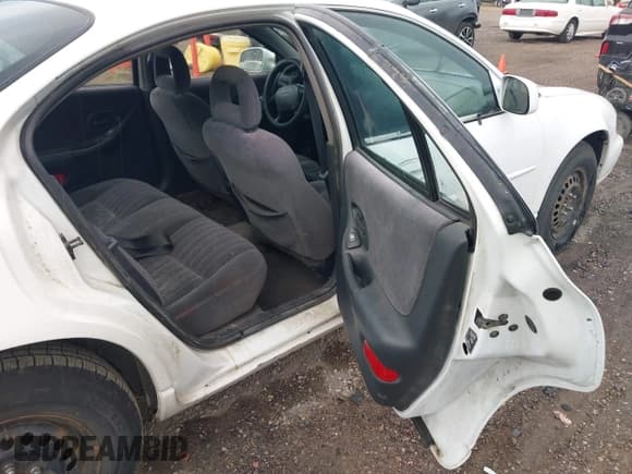 ✅ 2000 Pontiac Grand Prix • VIN: 1G2WJ52J8YF206447 • Лот: 43194686. Опубликован ранее на IAAI с пробегом 237 923 миль. Бесплатный доступ к архиву аукционных продаж из США и подробный отчёт об истории автомобиля на DreamBid. Изображение 8.