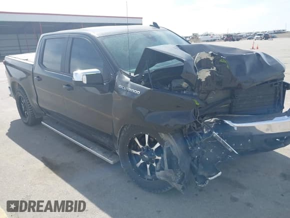 ✅ 2019 Chevrolet Silverado 1500 LT • VIN: 3GCPYDEK8KG116134 • Lot: 41815843. Wystawiony na IAAI z przebiegiem 116 756 mil. Bezpłatny archiwum sprzedaży aukcyjnych z USA i szczegółowy raport historii pojazdu na DreamBid. Zdjęcie 1.