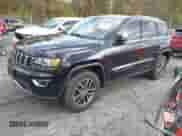 2018 Jeep Grand Cherokee Sterling z VIN 1C4RJFBGXJC425372, wystawiony jako IAAI lot #43595448 z przebiegiem 138 472 mil mil oraz . Historia ofert i sprzedaży dostępna na DreamBid. Obrazek 17.