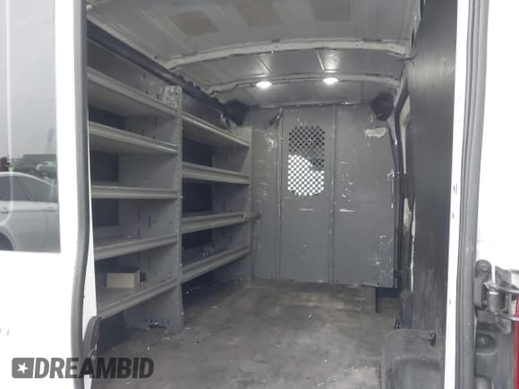 ✅ 2019 Ford Transit • VIN: 1FTYR2CM0KKB65167 • Lot: 43689679. Wystawiony na IAAI z przebiegiem 134 683 mil. Bezpłatny archiwum sprzedaży aukcyjnych z USA i szczegółowy raport historii pojazdu na DreamBid. Zdjęcie 8.