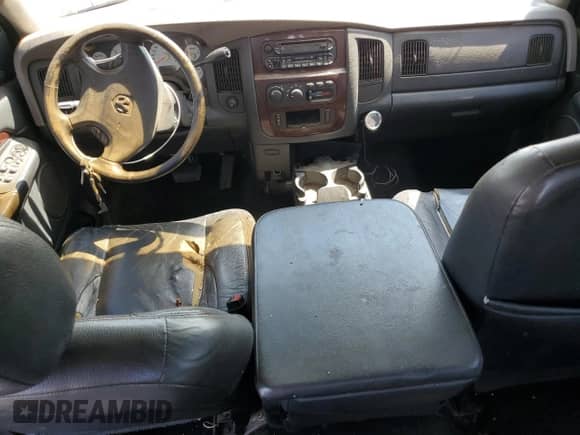 2002 Dodge 1500 ST z VIN 1D3HA18ZX2J234207, wystawiony jako Copart lot #69236524 z przebiegiem 207 249 mil mil oraz Czysty tytuł • Clean title. Historia ofert i sprzedaży dostępna na DreamBid. Obrazek 8.