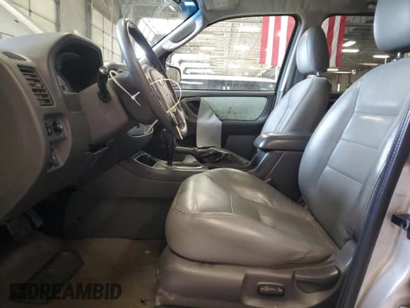 ✅ 2005 Ford Escape XLT • VIN: 1FMYU93155DA15668 • Lot: 57213355. Listed on Copart with 194,147 mi. Free auction sales archive from the USA and detailed vehicle history report at DreamBid. Image 7.