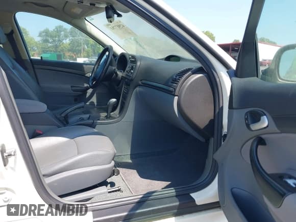 ✅ 2003 Saab 9-3 Linear • VIN: YS3FB49S331011811 • Lot: 42917781. Wystawiony na IAAI z przebiegiem 123 399 mil. Bezpłatny archiwum sprzedaży aukcyjnych z USA i szczegółowy raport historii pojazdu na DreamBid. Zdjęcie 5.