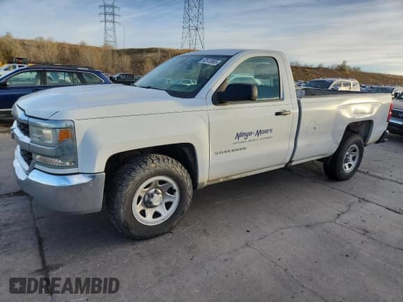 ✅ 2018 Chevrolet Silverado 1500 Work Truck • VIN: 1GCNCNECXJZ209983 • Lot: 92613965. Wystawiony na Copart z przebiegiem 131 459 mil. Bezpłatny archiwum sprzedaży aukcyjnych z USA i szczegółowy raport historii pojazdu na DreamBid. Zdjęcie 1.