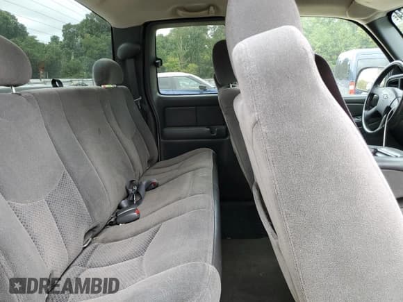 ✅ 2005 Chevrolet Silverado 1500 LS • VIN: 1GCEC19V75Z124299 • Лот: 71563774. Опубликован ранее на Copart с пробегом 326 354 миль. Бесплатный доступ к архиву аукционных продаж из США и подробный отчёт об истории автомобиля на DreamBid. Изображение 10.