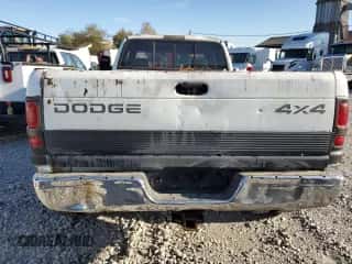 1995 Dodge 3500 z VIN 3B7MF33C8SM159162, wystawiony jako Copart lot #73484924 z przebiegiem 229 630 mil mil oraz Szkoda całkowita • Salvage title. Historia ofert i sprzedaży dostępna na DreamBid. Obrazek 6.
