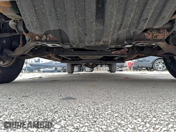 ✅ 2001 Chevrolet Silverado 2500HD LT • VIN: 1GCHC23171F166265 • Лот: 94521765. Опубликован ранее на Copart с пробегом 120 733 миль. Бесплатный доступ к архиву аукционных продаж из США и подробный отчёт об истории автомобиля на DreamBid. Изображение 13.