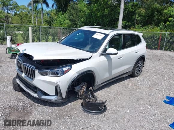 ✅ 2025 BMW X1 xDrive28i • VIN: WBX73EF03S5055772 • Lot: 43048636. Listed on IAAI with 5,587 mi. Free auction sales archive from the USA and detailed vehicle history report at DreamBid. Image 17.