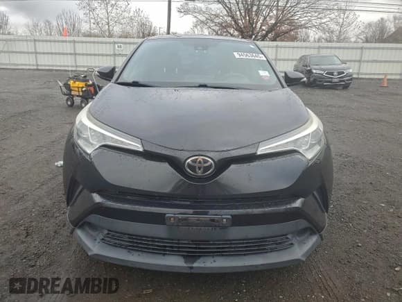 ✅ 2018 Toyota C-HR XLE • VIN: NMTKHMBX1JR016109 • Lot: 94563645. Wystawiony na Copart z przebiegiem 167 896 mil. Bezpłatny archiwum sprzedaży aukcyjnych z USA i szczegółowy raport historii pojazdu na DreamBid. Zdjęcie 5.