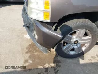 ✅ 2008 Chevrolet Silverado 1500 1LT • VIN: 2GCEC19J481298955 • Lot: 43246623. Wystawiony na IAAI z przebiegiem 152 808 mil. Bezpłatny archiwum sprzedaży aukcyjnych z USA i szczegółowy raport historii pojazdu na DreamBid. Zdjęcie 6.