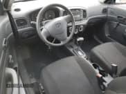 ✅ 2008 Hyundai Accent GS • VIN: KMHCM36C18U063984 • Лот: 80449674. Опубликован ранее на Copart с пробегом 104 938 миль. Бесплатный доступ к архиву аукционных продаж из США и подробный отчёт об истории автомобиля на DreamBid. Изображение 8.