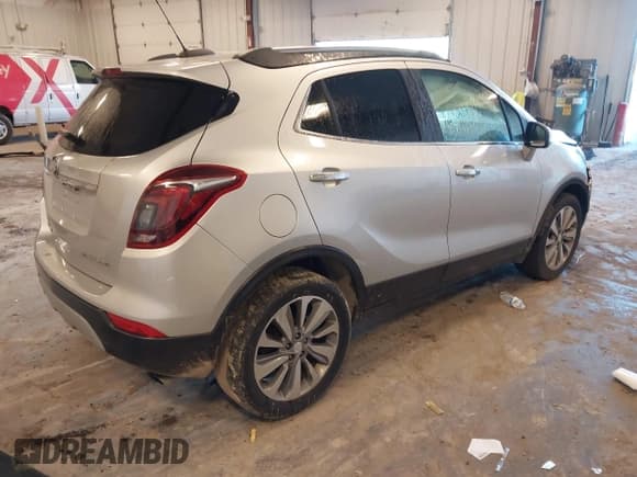 ✅ 2018 Buick Encore Preferred • VIN: KL4CJASB5JB711305 • Lot: 43389974. Wystawiony na IAAI z przebiegiem 92 815 mil. Bezpłatny archiwum sprzedaży aukcyjnych z USA i szczegółowy raport historii pojazdu na DreamBid. Zdjęcie 4.