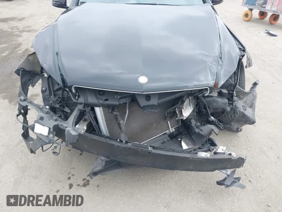 ✅ 2014 Mercedes-Benz E 350 • VIN: WDDKJ5KB3EF265992 • Lot: 42550957. Listed on IAAI with 70,886 mi. Free auction sales archive from the USA and detailed vehicle history report at DreamBid. Image 6.