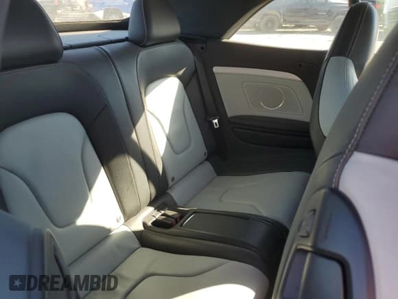 ✅ 2011 Audi S5 Premium Plus • VIN: WAUCGAFH5BN002437 • Lot: 43573815. Wystawiony na Copart z przebiegiem 107 929 mil. Bezpłatny archiwum sprzedaży aukcyjnych z USA i szczegółowy raport historii pojazdu na DreamBid. Zdjęcie 10.