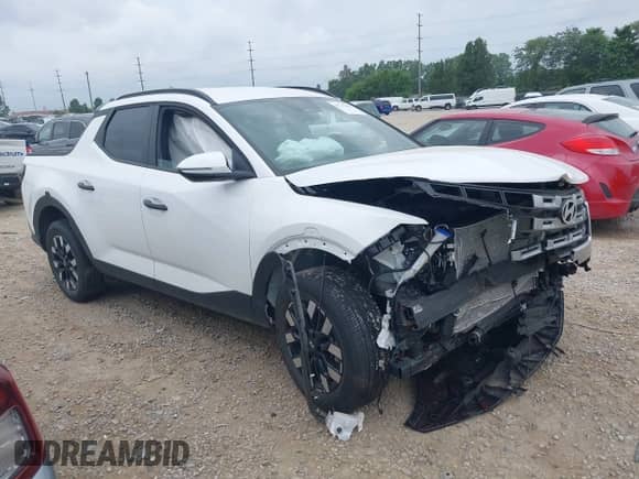 2025 Hyundai Santa Cruz SEL with VIN 5NTJBDDE9SH126540, listed as a IAAI auction lot 42747402 with 15,055 mi miles and . Bid and sale history available at DreamBid. Image 1.