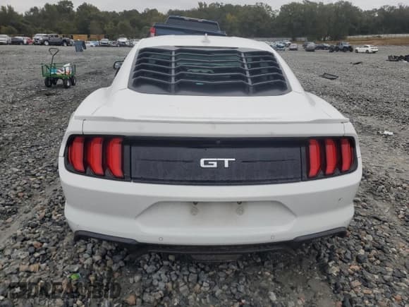 ✅ 2020 Ford Mustang GT • VIN: 1FA6P8CF7L5185410 • Lot: 90305915. Wystawiony na Copart z przebiegiem 61 714 mil. Bezpłatny archiwum sprzedaży aukcyjnych z USA i szczegółowy raport historii pojazdu na DreamBid. Zdjęcie 6.