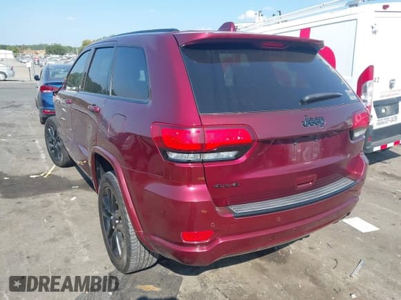 ✅ 2018 Jeep Grand Cherokee Laredo E • VIN: 1C4RJFAG9JC249352 • Lot: 43183145. Wystawiony na IAAI z przebiegiem 135 363 mil. Bezpłatny archiwum sprzedaży aukcyjnych z USA i szczegółowy raport historii pojazdu na DreamBid. Zdjęcie 3.