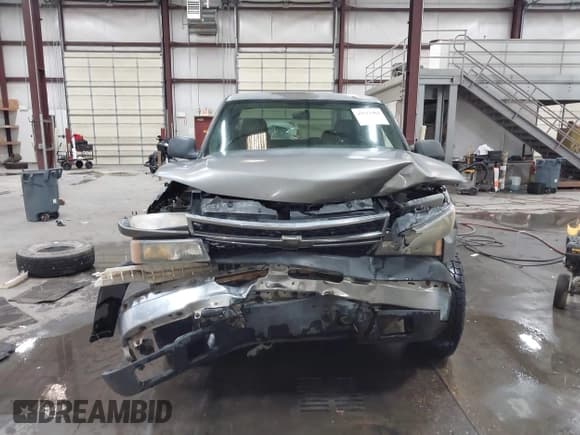 ✅ 2006 Chevrolet Silverado 2500HD LT1 • VIN: 1GCHK29UX6E263400 • Lot: 43512984. Wystawiony na IAAI z przebiegiem 185 395 mil. Bezpłatny archiwum sprzedaży aukcyjnych z USA i szczegółowy raport historii pojazdu na DreamBid. Zdjęcie 12.