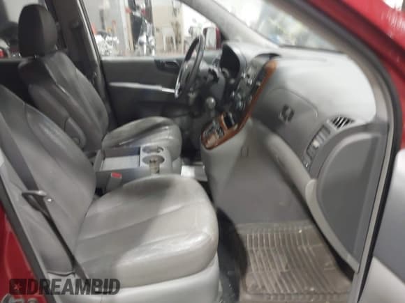 ✅ 2007 Kia Sedona LX • VIN: KNDMB233176165785 • Lot: 43443492. Wystawiony na IAAI z przebiegiem 187 120 mil. Bezpłatny archiwum sprzedaży aukcyjnych z USA i szczegółowy raport historii pojazdu na DreamBid. Zdjęcie 5.