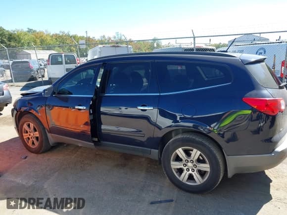 ✅ 2011 Chevrolet Traverse 2LT • VIN: 1GNKVJED8BJ167092 • Lot: 43350685. Wystawiony na IAAI z przebiegiem Nie podano. Bezpłatny archiwum sprzedaży aukcyjnych z USA i szczegółowy raport historii pojazdu na DreamBid. Zdjęcie 14.
