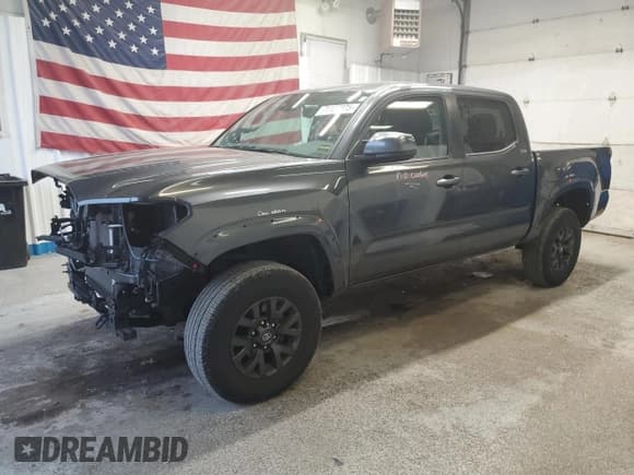 ✅ 2022 Toyota Tacoma SR • VIN: 3TMCZ5AN9NM524147 • Lot: 71108825. Wystawiony na Copart z przebiegiem 24 662 mil. Bezpłatny archiwum sprzedaży aukcyjnych z USA i szczegółowy raport historii pojazdu na DreamBid. Zdjęcie 1.