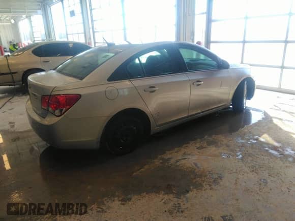 2013 Chevrolet Cruze LS с VIN 1G1PA5SH5D7145164, выставлен на аукционе IAAI как лот 41682743 с пробегом 182 179 миль миль и . История ставок и продаж доступна на DreamBid. Изображение 4.