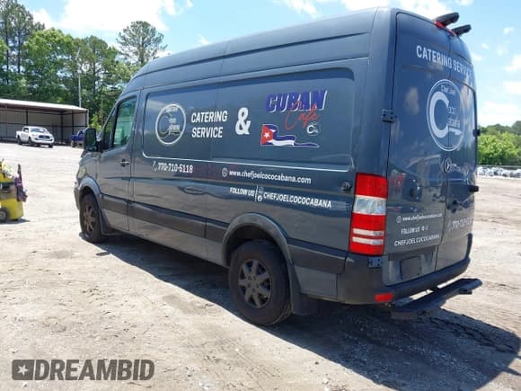 ✅ 2018 Mercedes-Benz Sprinter Cargo Worker • VIN: WD3PE7CD9JP640248 • Lot: 42318909. Wystawiony na IAAI z przebiegiem 109 000 mil. Bezpłatny archiwum sprzedaży aukcyjnych z USA i szczegółowy raport historii pojazdu na DreamBid. Zdjęcie 3.