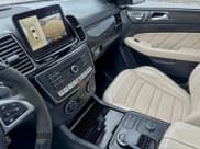 ✅ 2018 Mercedes-Benz GLE 63 S AMG • VIN: 4JGED7FB9JA099811 • Lot: 96269655. Wystawiony na Copart z przebiegiem 84 852 mil. Bezpłatny archiwum sprzedaży aukcyjnych z USA i szczegółowy raport historii pojazdu na DreamBid. Zdjęcie 11.