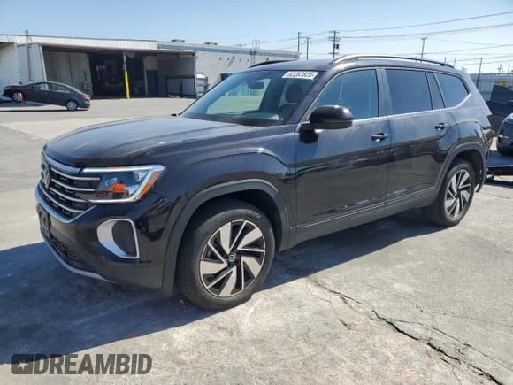 ✅ 2024 Volkswagen Atlas SE • VIN: 1V2JR2CA7RC501357 • Lot: 82263825. Listed on Copart with 23,962 mi. Free auction sales archive from the USA and detailed vehicle history report at DreamBid. Image 1.