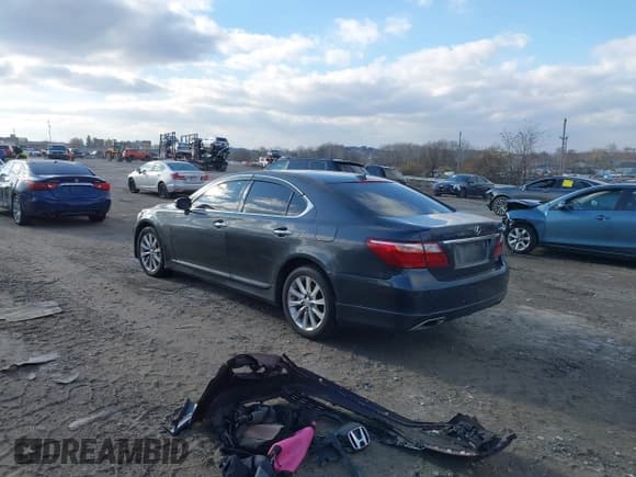 ✅ 2011 Lexus LS 460 • VIN: JTHCL5EF8B5012027 • Lot: 43864785. Wystawiony na IAAI z przebiegiem 175 799 mil. Bezpłatny archiwum sprzedaży aukcyjnych z USA i szczegółowy raport historii pojazdu na DreamBid. Zdjęcie 3.