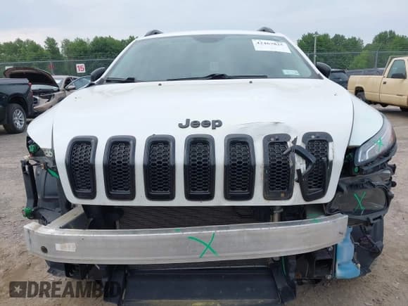 ✅ 2017 Jeep Cherokee Sport • VIN: 1C4PJMABXHW608555 • Lot: 42467825. Listed on IAAI with 83,921 mi. Free auction sales archive from the USA and detailed vehicle history report at DreamBid. Image 6.