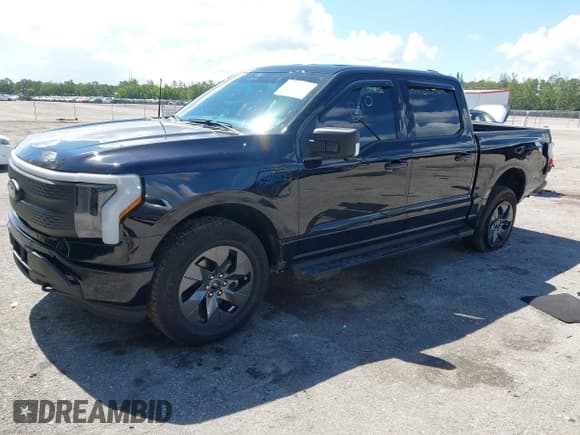 ✅ 2024 Ford F-150 Lightning Flash • VIN: 1FT6W3L71RWG32177 • Lot: 42513970. Listed on IAAI with 8,203 mi. Free auction sales archive from the USA and detailed vehicle history report at DreamBid. Image 2.