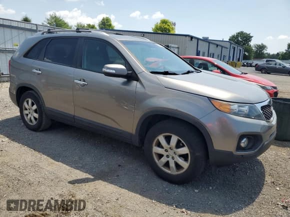 ✅ 2013 Kia Sorento LX • VIN: 5XYKT3A64DG384613 • Lot: 62426725. Listed on Copart with 189,954 mi. Free auction sales archive from the USA and detailed vehicle history report at DreamBid. Image 4.
