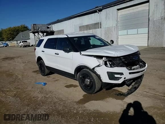 ✅ 2018 Ford Police Interceptor Utility • VIN: 1FM5K8AR4JGC74074 • Lot: 82762135. Wystawiony na Copart z przebiegiem 44 251 mil. Bezpłatny archiwum sprzedaży aukcyjnych z USA i szczegółowy raport historii pojazdu na DreamBid. Zdjęcie 15.