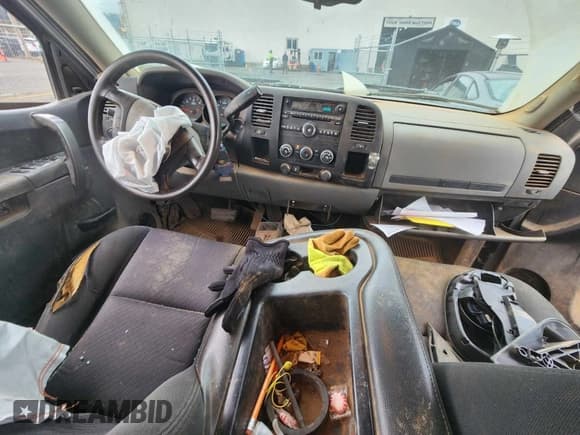 ✅ 2013 Chevrolet Silverado 1500 LS • VIN: 1GCRKREA2DZ147428 • Lot: 43851169. Wystawiony na IAAI z przebiegiem 187 046 mil. Bezpłatny archiwum sprzedaży aukcyjnych z USA i szczegółowy raport historii pojazdu na DreamBid. Zdjęcie 19.