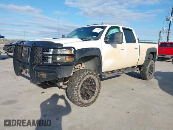 ✅ 2014 Chevrolet Silverado 2500HD LTZ • VIN: 1GC1KYE87EF141079 • Лот: 41070591. Опубликован ранее на IAAI с пробегом 239 187 миль. Бесплатный доступ к архиву аукционных продаж из США и подробный отчёт об истории автомобиля на DreamBid. Изображение 2.