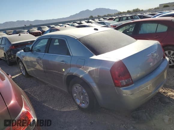 ✅ 2006 Chrysler 300 Touring • VIN: 2C3LA53G96H189949 • Lot: 80407765. Listed on Copart with 160,132 mi. Free auction sales archive from the USA and detailed vehicle history report at DreamBid. Image 2.
