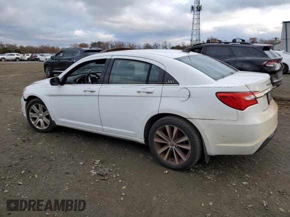 ✅ 2011 Chrysler 200 S • VIN: 1C3BC8FG6BN614712 • Lot: 91786345. Wystawiony na Copart z przebiegiem 91 742 mil. Bezpłatny archiwum sprzedaży aukcyjnych z USA i szczegółowy raport historii pojazdu na DreamBid. Zdjęcie 2.