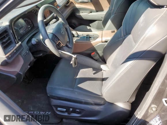 ✅ 2023 Toyota Crown Limited • VIN: JTDAAAAF1P3018056 • Лот: 82397875. Опубликован ранее на Copart с пробегом 42 064 миль. Бесплатный доступ к архиву аукционных продаж из США и подробный отчёт об истории автомобиля на DreamBid. Изображение 7.