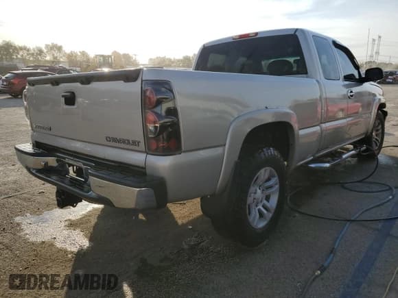 ✅ 2005 Chevrolet Silverado 1500 Z71 • VIN: 2GCEK19B151348279 • Lot: 77950254. Listed on Copart with 208,057 mi. Free auction sales archive from the USA and detailed vehicle history report at DreamBid. Image 3.