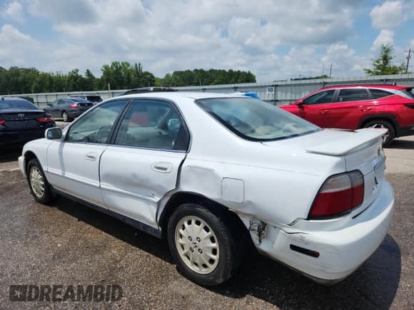 ✅ 1997 Honda Accord EX • VIN: 1HGCD5667VA138535 • Lot: 62082095. Wystawiony na Copart z przebiegiem 250 787 mil. Bezpłatny archiwum sprzedaży aukcyjnych z USA i szczegółowy raport historii pojazdu na DreamBid. Zdjęcie 2.
