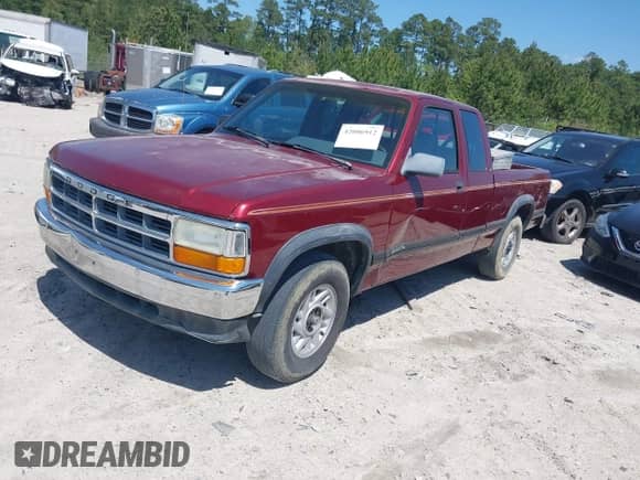 1993 Dodge Dakota z VIN 1B7FL23X9PS209919, wystawiony jako IAAI lot #42006912 z przebiegiem 79 697 mil mil oraz . Historia ofert i sprzedaży dostępna na DreamBid. Obrazek 2.